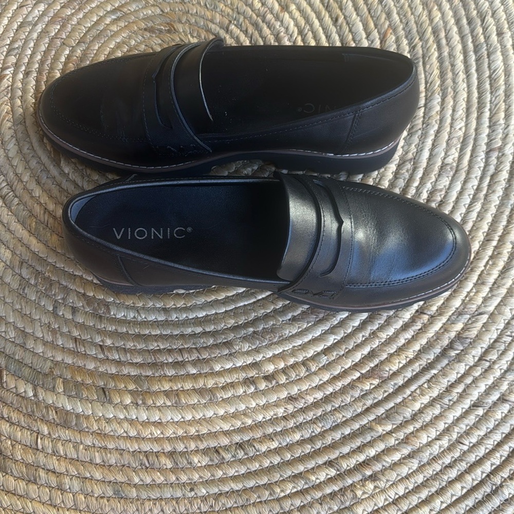 Vionic Women's Classic Black Loafers